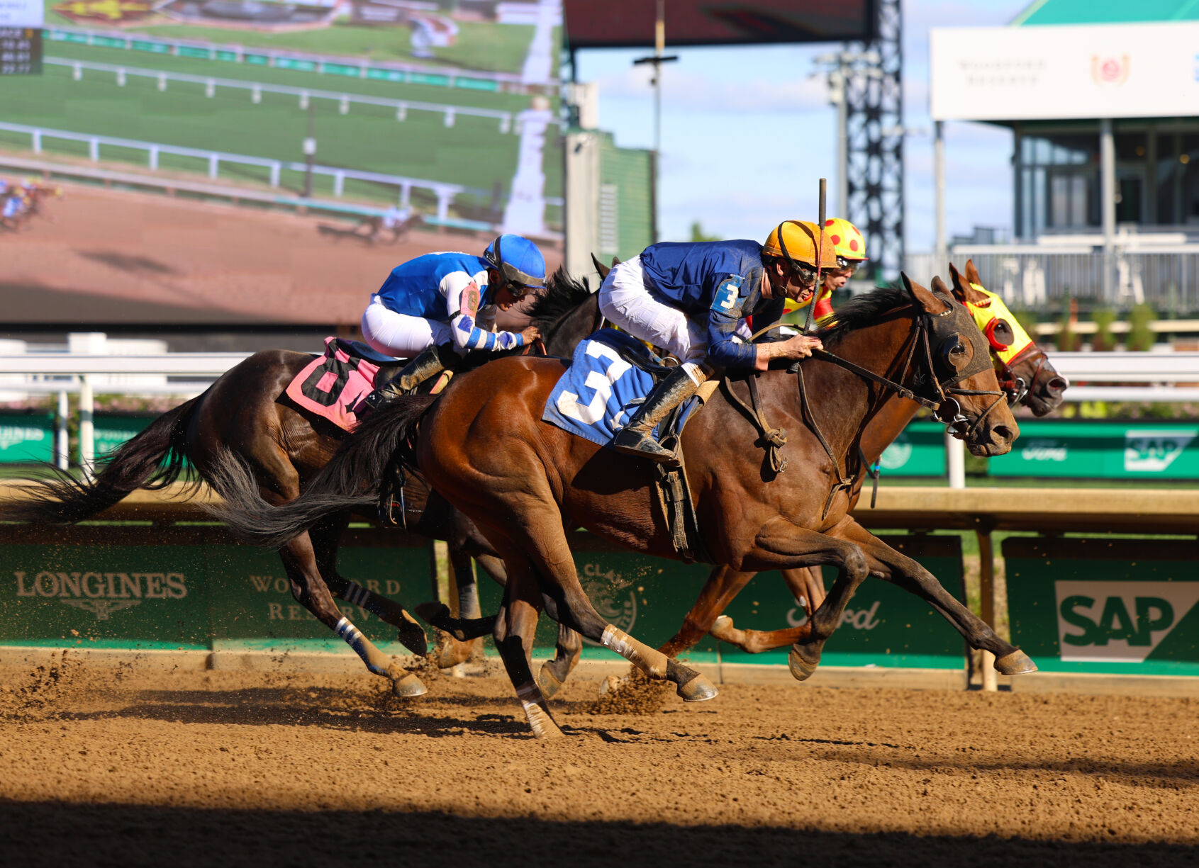 Closing stretch at Churchill Downs race - April 26.JPG